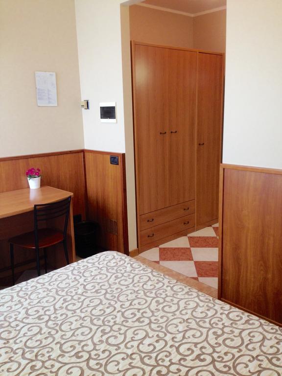 Hotel Daina Dalmine Room photo